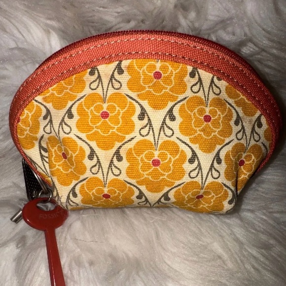 Fossil canvas cosmetic pouch featuring a floral pattern and a signature key fob - Picture 6 of 7